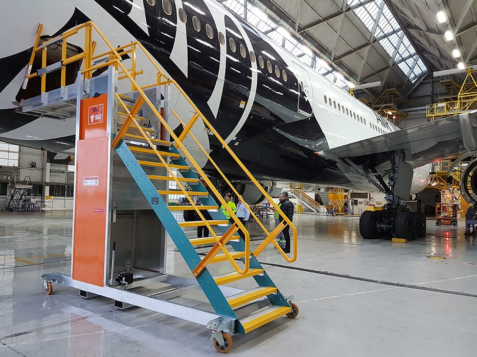 AHP-Giraffe-bulk-cargo-door-access---Air-New-Zealand-sml